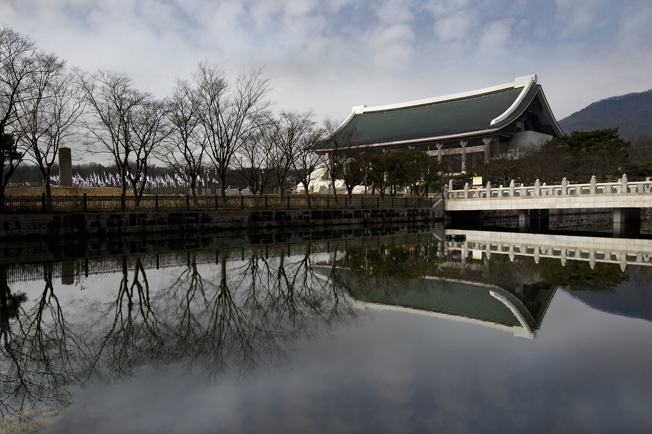 행복 가득한 경남 밀양의 매화, 금시당 유원지 탐방기 행복 가득한 경남 밀양의 매화, 금시당 유원지 탐방기